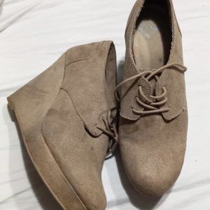 Report beige lace up wedges